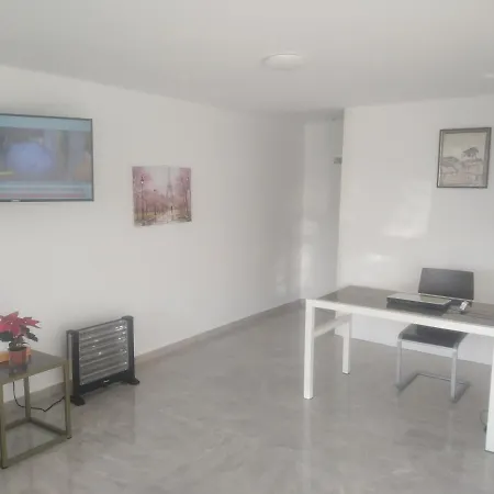Hotel apartamentowy Rolandos Apts *